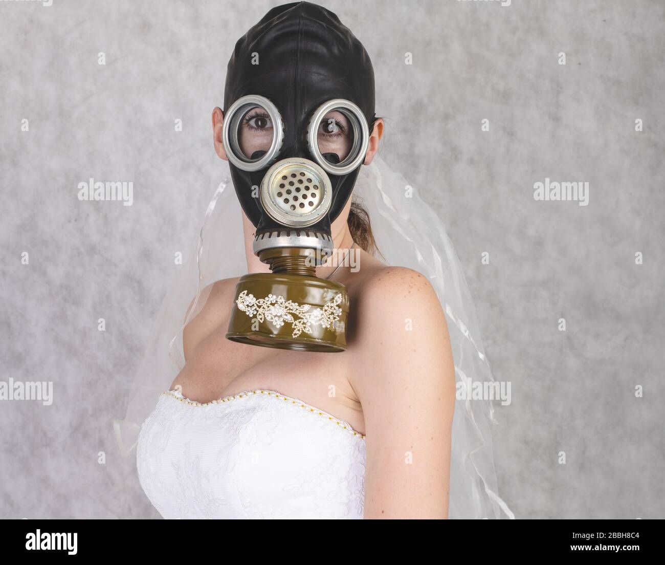 Download this stock image: cyberpunk Bride in veil dress and protective gas ...