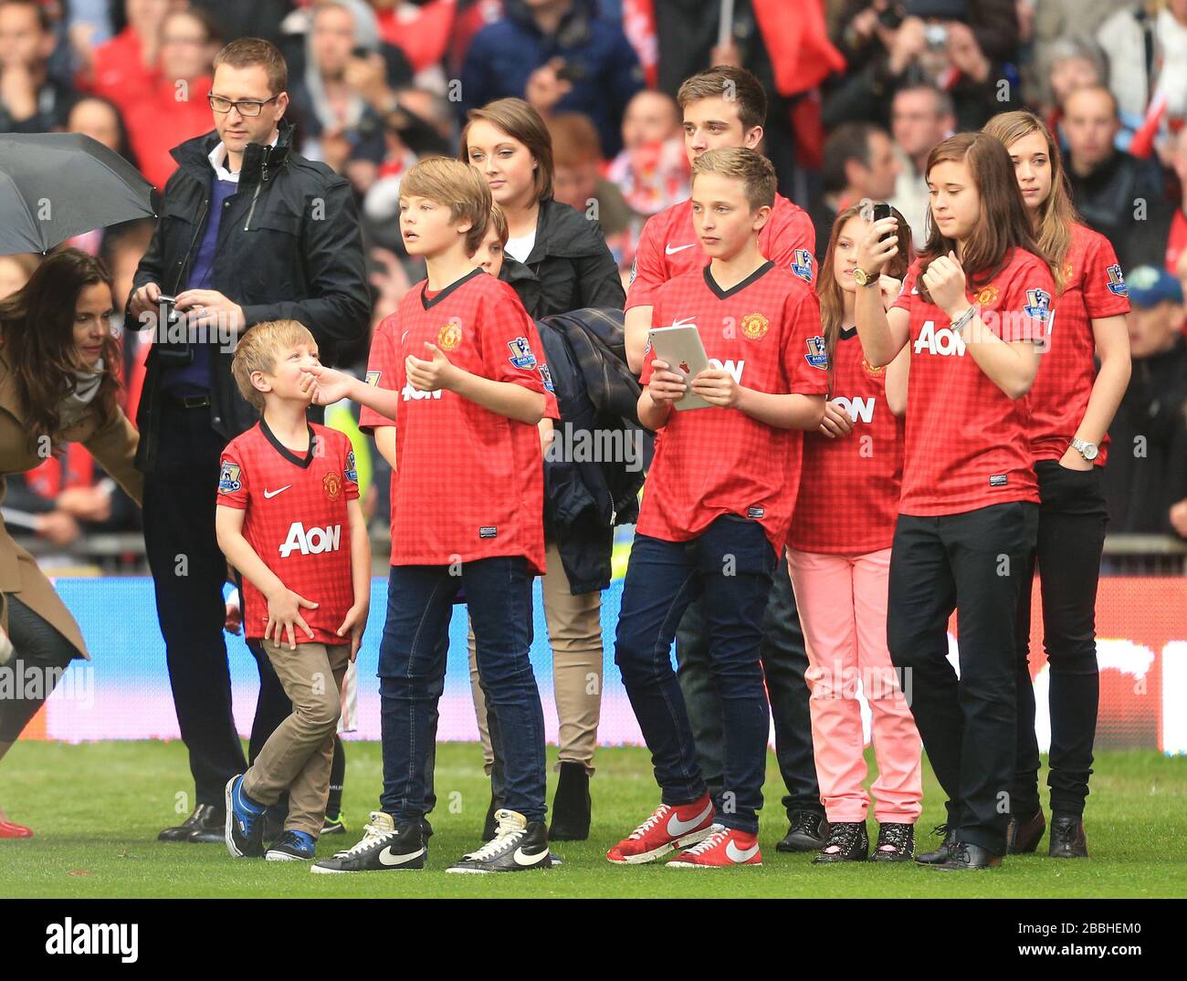 Sir Alex Fergusons grandchildren on the pitch after the match Stock Photo -  Alamy