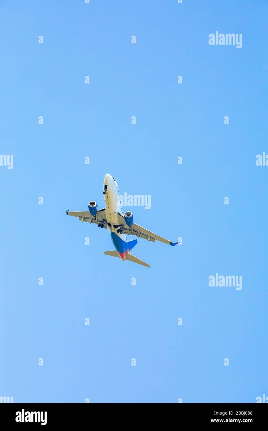 Airplane take off in slow hi-res stock photography and images - Alamy