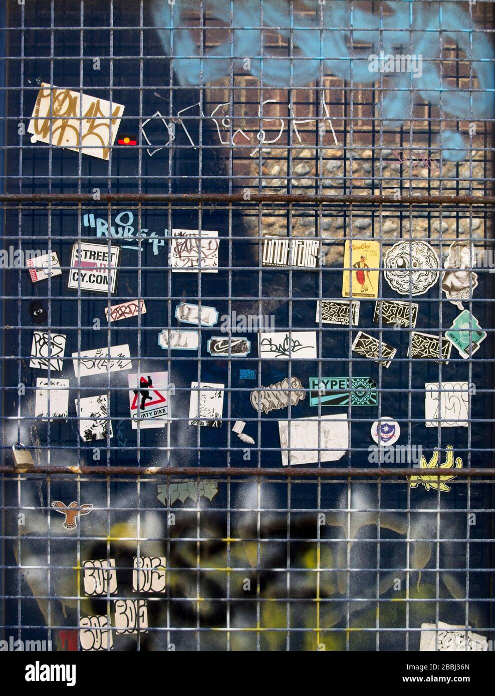 LARGE SQUARE SCARF GRAFFITI THE WORLD