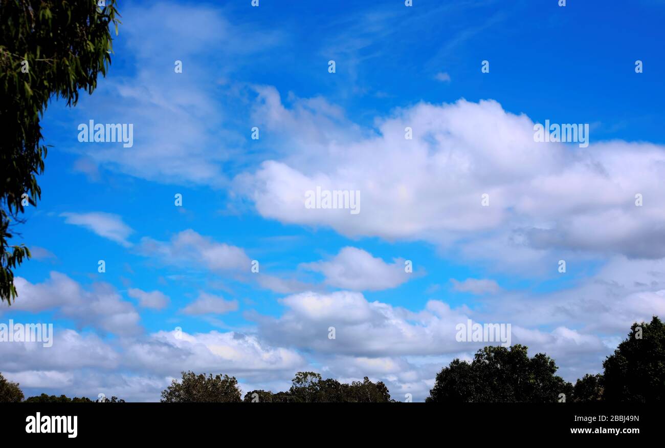 Vivid blue summer sky hi-res stock photography and images - Alamy