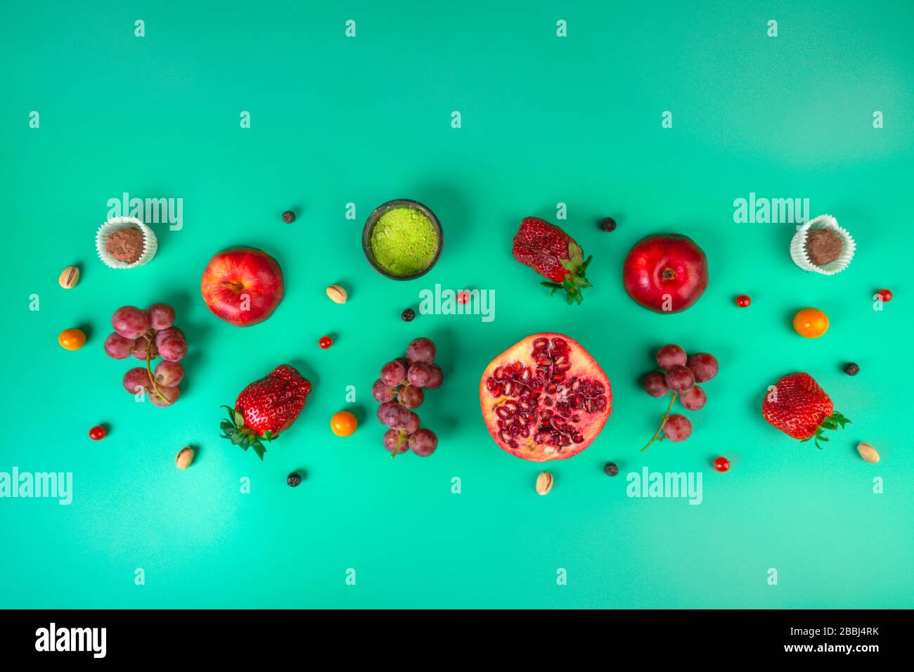 food rich with resveratrol, polyphenols, fruits, berries, nuts ...