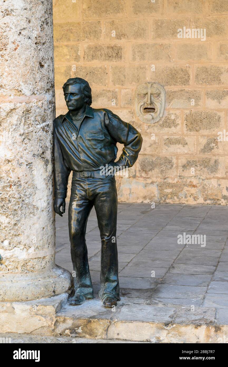 Bronze statue of Antonio Gades, dancer, created by the Sculpture Jose Villa Soberon , stands in front of the Palacio de Lombillo on the Plaza de la Catedral, Havana Vieja, Cuba Stock Photo