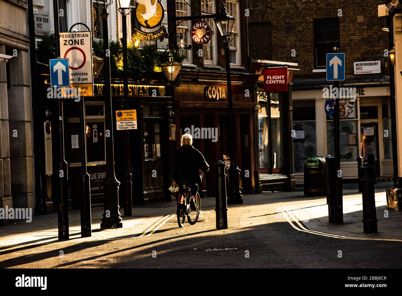 Empty streets london sunrise hi-res stock photography and images - Alamy