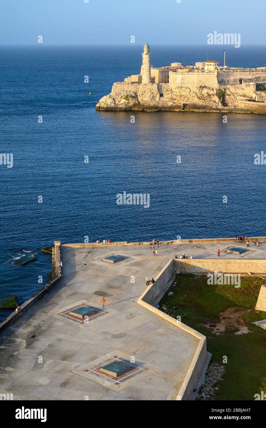 Harbour entrtance on Malecon, El Castillo de los Tres Reyes Magos del Morro or simply “El Morro” in the distance,  Havana Vieja, Cuba Stock Photo
