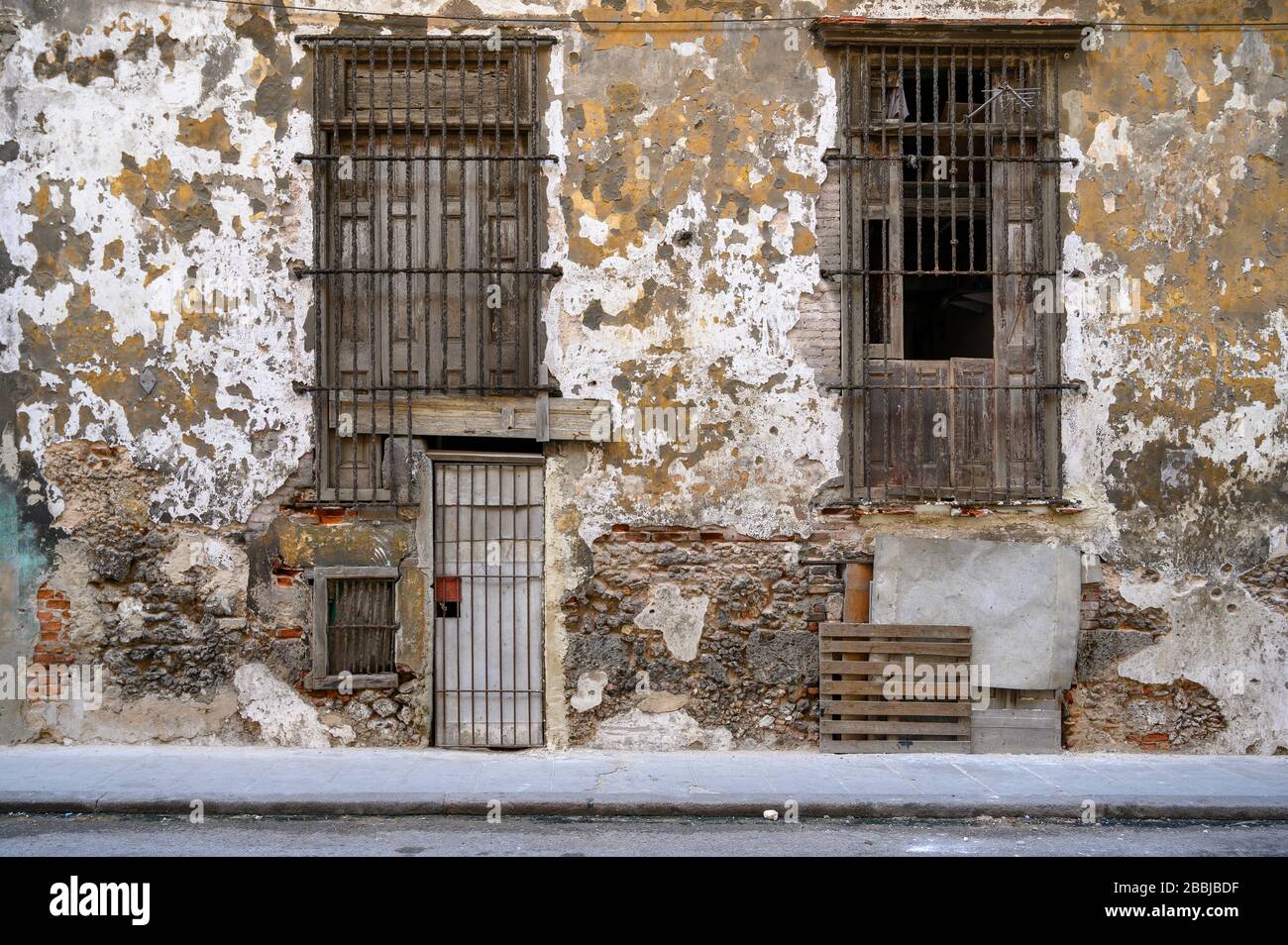 Weathered building, Centro, Havana, Cuba Stock Photo