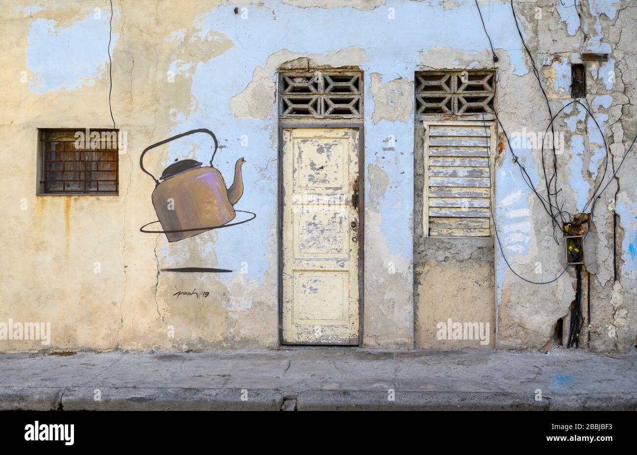 Weathered wall and teapot mural, Centro, Havana, Cuba Stock Photo
