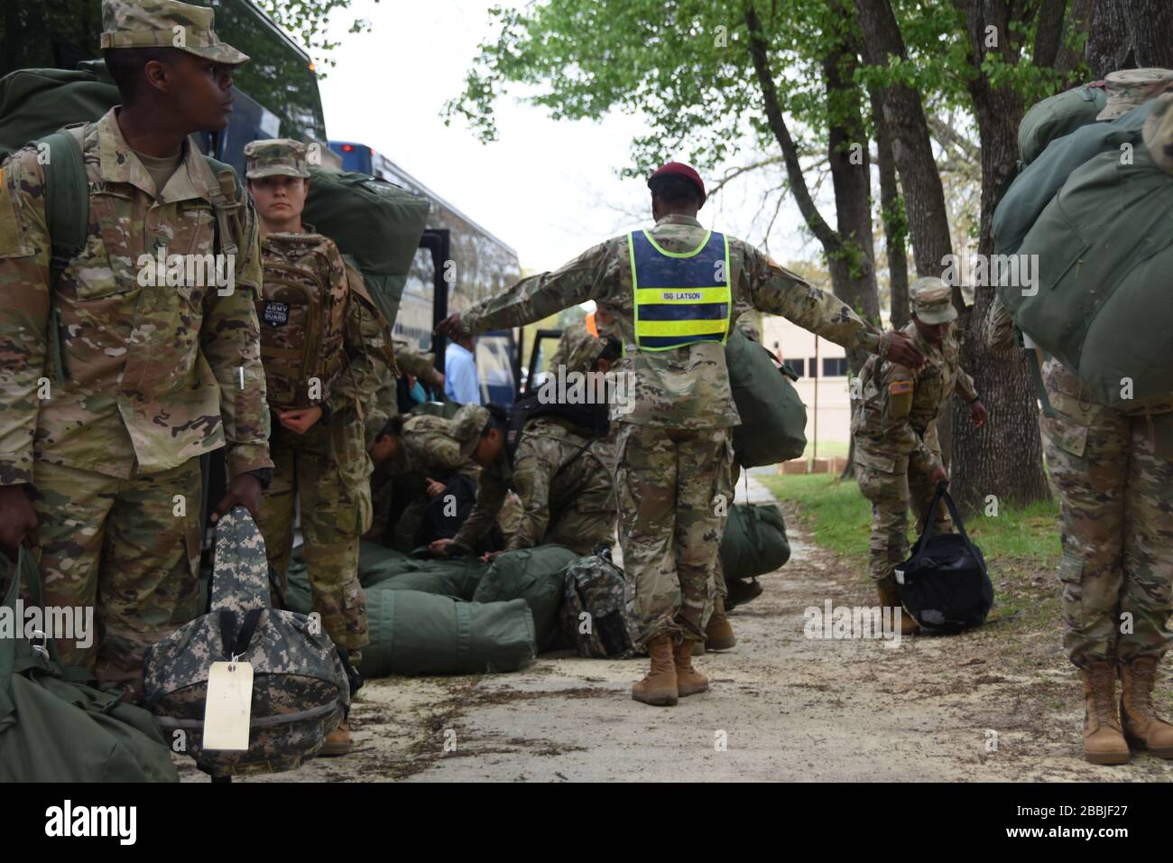 Fort Lee, United States of America. 31 March, 2020. U.S. Army soldiers are separated at a safe distance during the first movement of troops since restrictions implemented by the Department of Defense to prevent the spread of COVID-19, coronavirus March 31, 2020 in Fort Lee, Virginia. Credit: Crista Mary Mack/U.S. Army/Alamy Live News Stock Photo