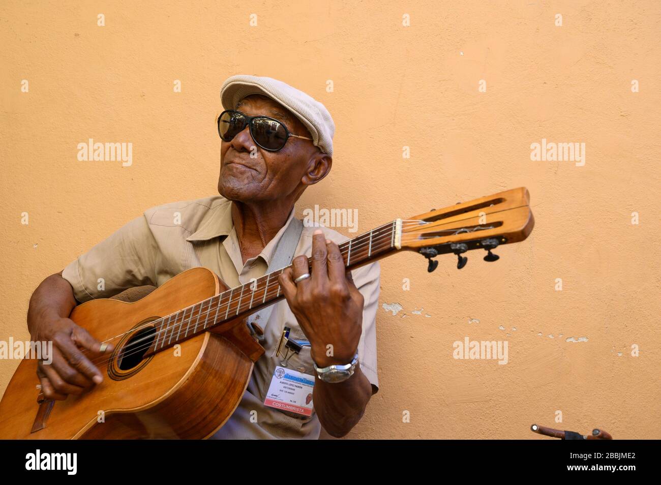 Músico Que Joga a Música Tradicional Em Havana Imagem de Stock Editorial -  Imagem de pessoa, envelhecido: 39316994