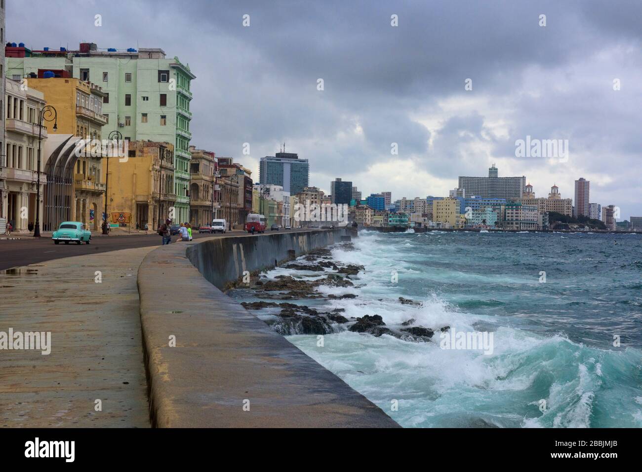 Waves pounding the Malecón in Havana, Cuba Stock Photo - Alamy