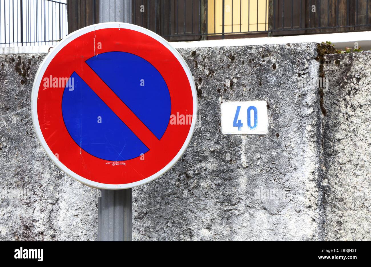 Interdiction De Stationner Signalisation Routiere Saint Gervais Les Bains Haute Savoie France Stock Photo Alamy Interdiction De Stationner Signalisation Routiere Saint Gervais Les Bains Haute Savoie France Stock Photo Alamy