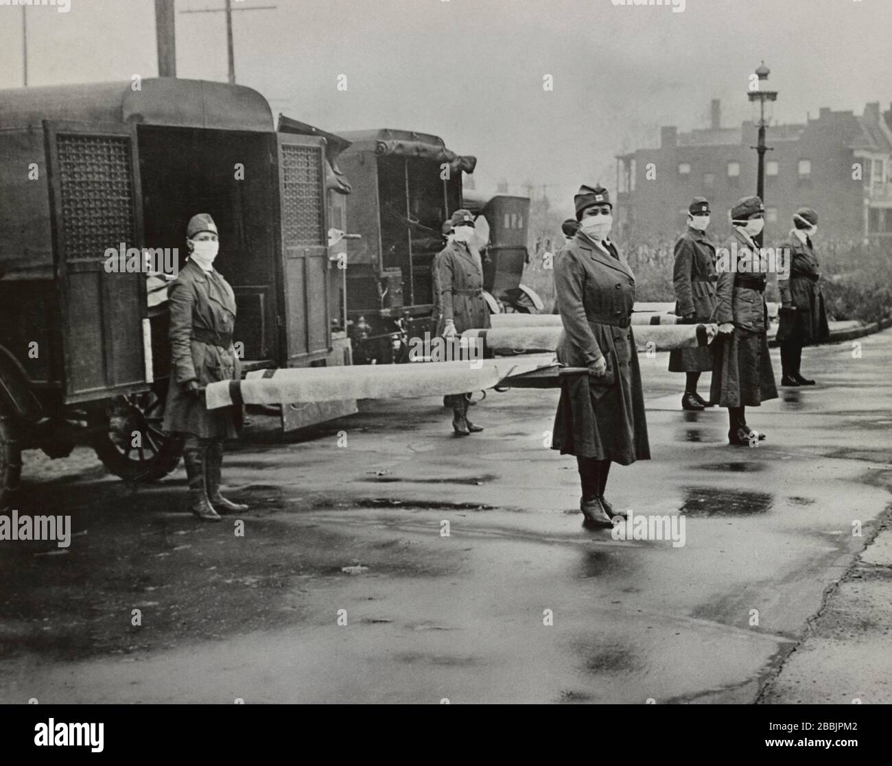American Red Cross Motor Corps on duty during Influenza Epidemic, St. Louis, Missouri, USA, American National Red Cross Photograph Collection, October 1918 Stock Photo