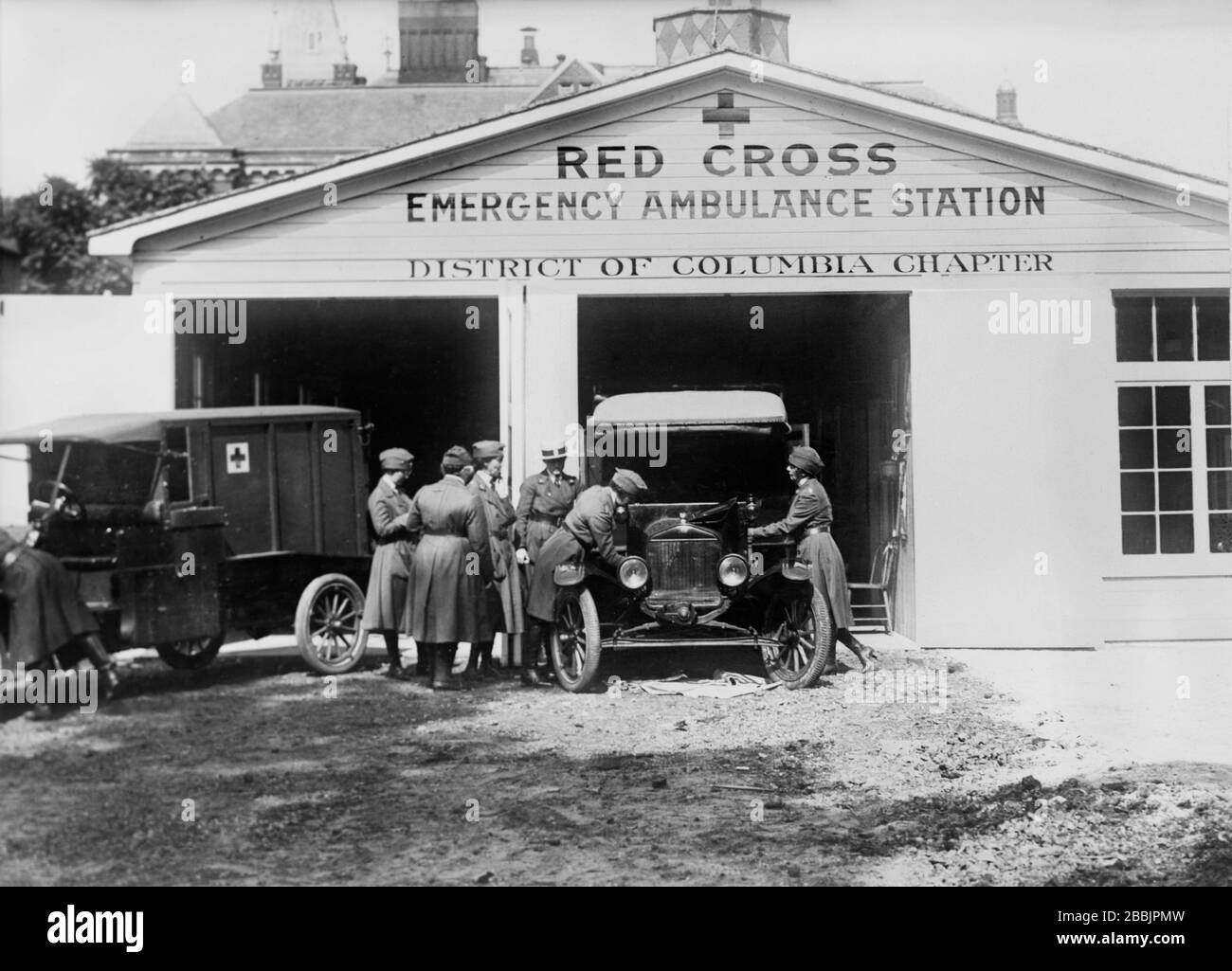 Red Cross Emergency Ambulance station of the District of Columbia Chapter, during Influenza Epidemic, Washington, D.C., USA, American National Red Cross Photograph Collection, October 1918 Stock Photo