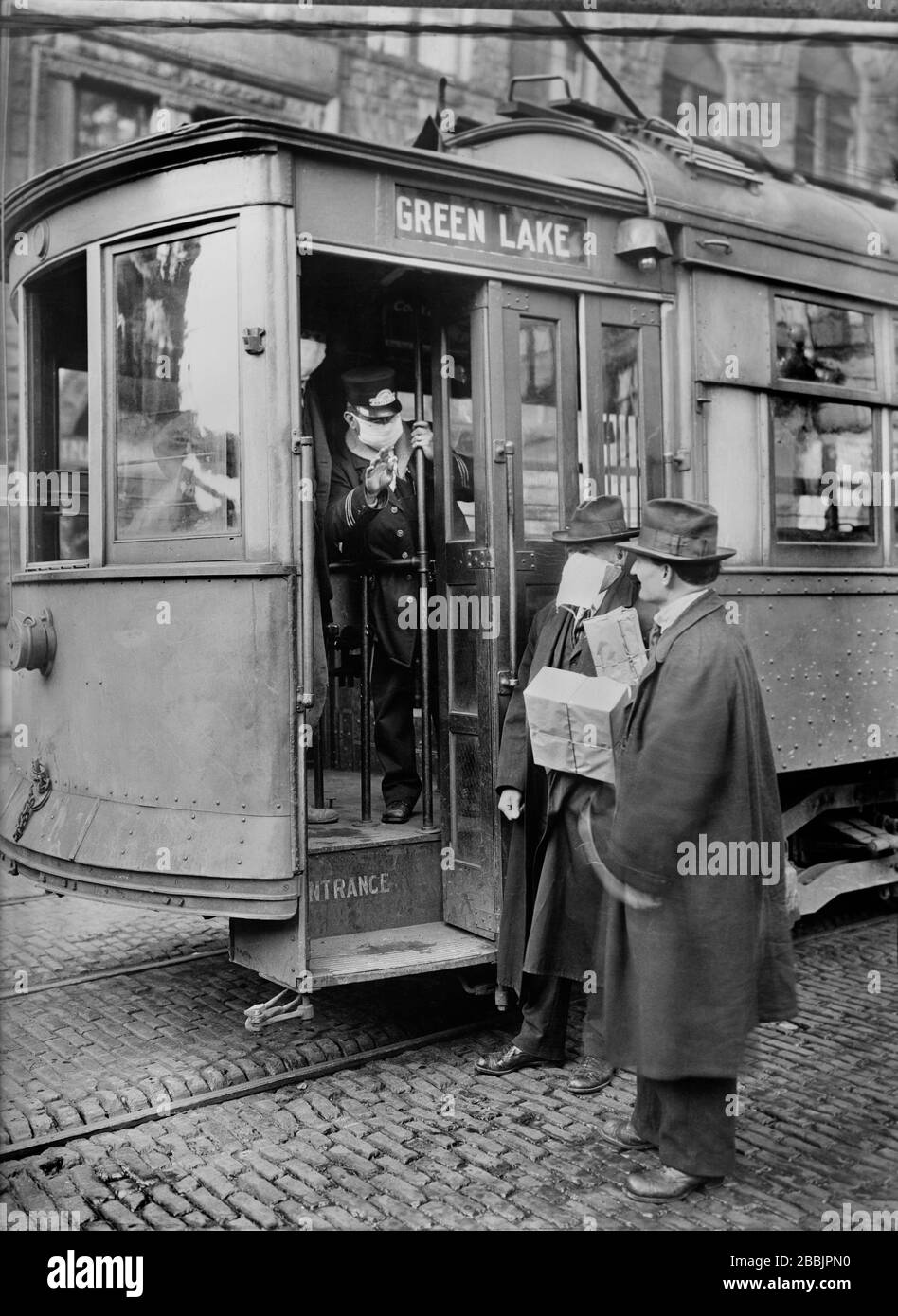 Precautions taken during Spanish Influenza Epidemic would not permit anyone to ride on Street Cars with wearing a Mask, 260,000 of these were made by Seattle Chapter of Red Cross, which consisted of 120 Workers in Three Days, Seattle, Washington, USA, American National Red Cross Photograph Collection, October 1918 Stock Photo