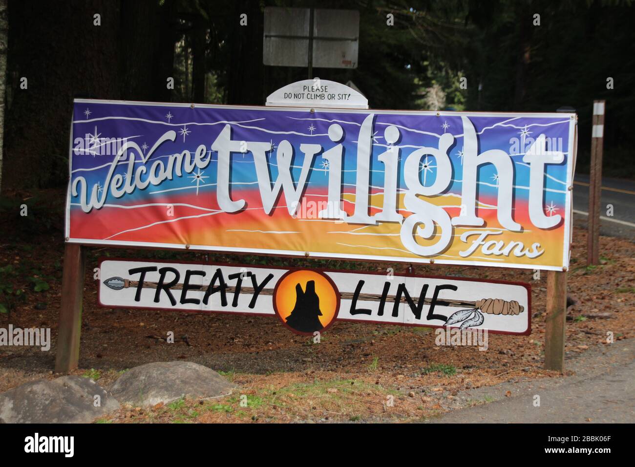 La Push, USA. 21st Feb, 2020. Twilight Fans" is the sign on