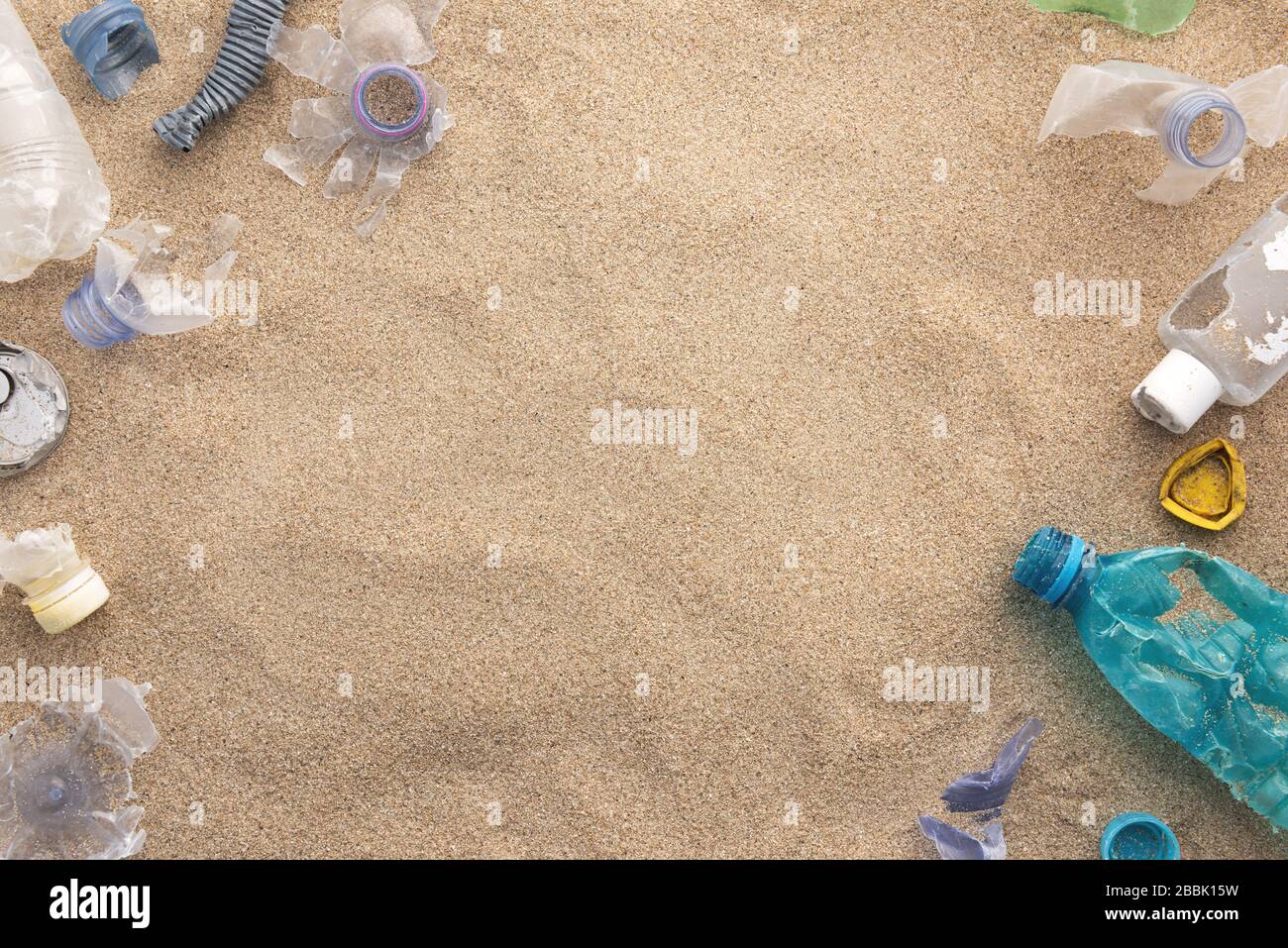 A Lot of rubbish washed up on the beach Stock Photo - Alamy