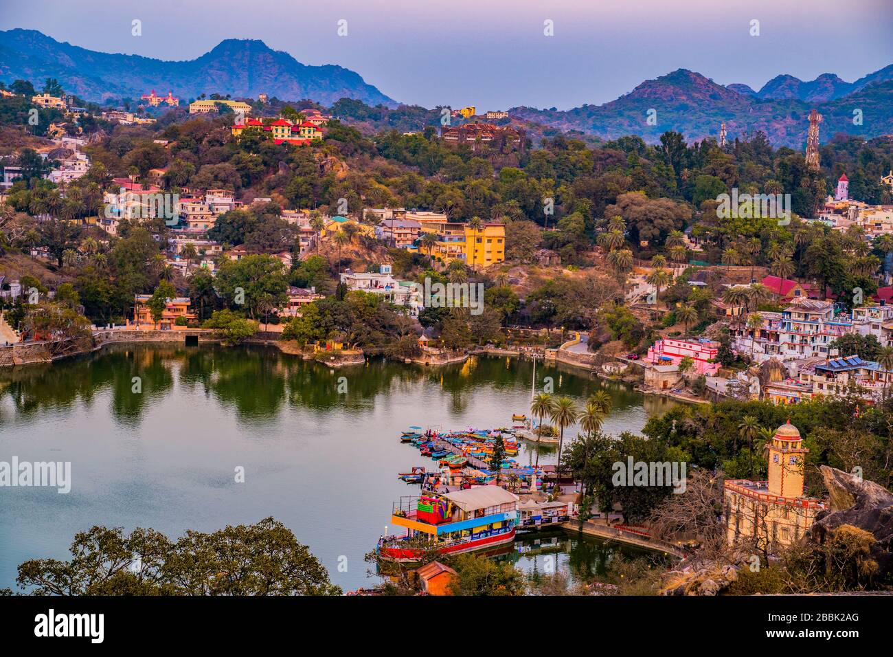 Mount Abu is a hill station in western India’s Rajasthan state, near the Gujarat border. Set on a high rocky plateau in the Aravalli Range and surroun Stock Photo