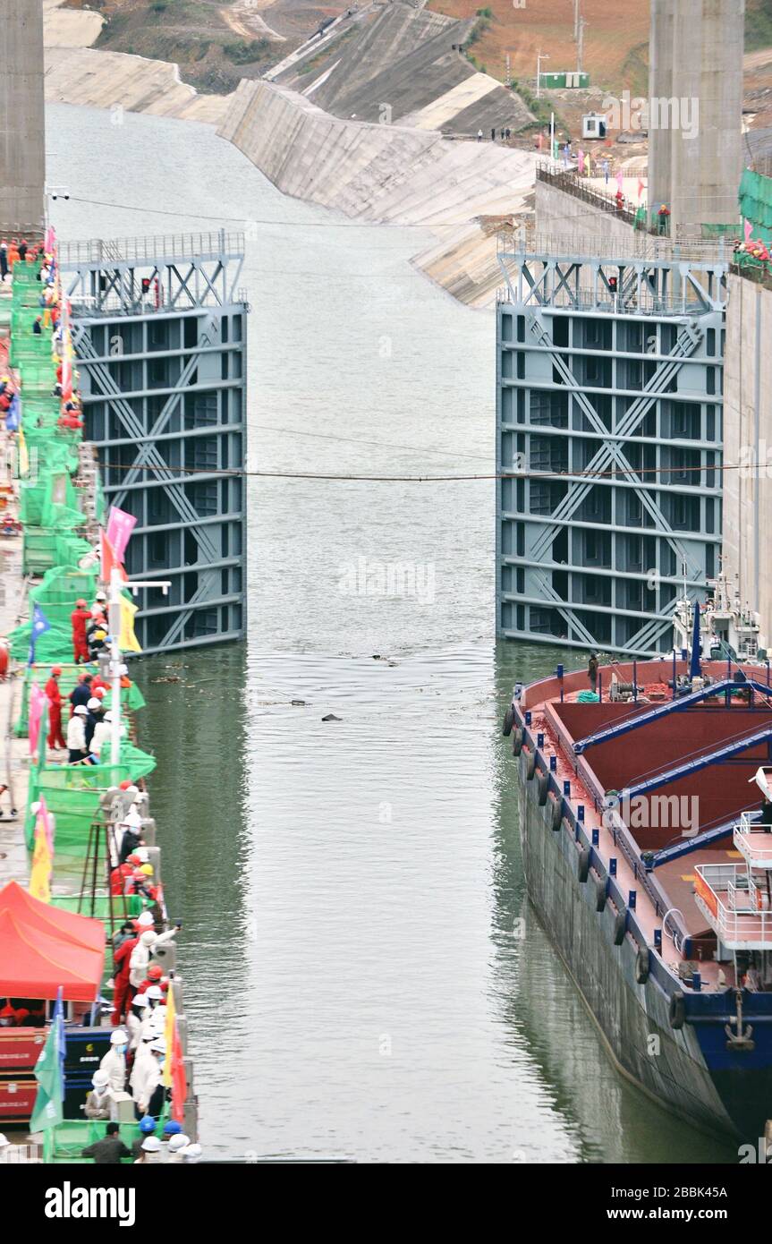 Guiping. 31st Mar, 2020. Photo taken on March 31, 2020 shows the opening of the ship lock in the upstream direction of the Dateng Gorge hydro dam in Guiping City, south China's Guangxi Zhuang Autonomous Region. The Dateng Gorge hydro dam ship lock opened for its two-way trial navigation Tuesday. Located in the city of Guiping, the Dateng Gorge hydro dam is designed for multiple purposes including flood control, navigation and power generation. Credit: Cui Bowen/Xinhua/Alamy Live News Stock Photo