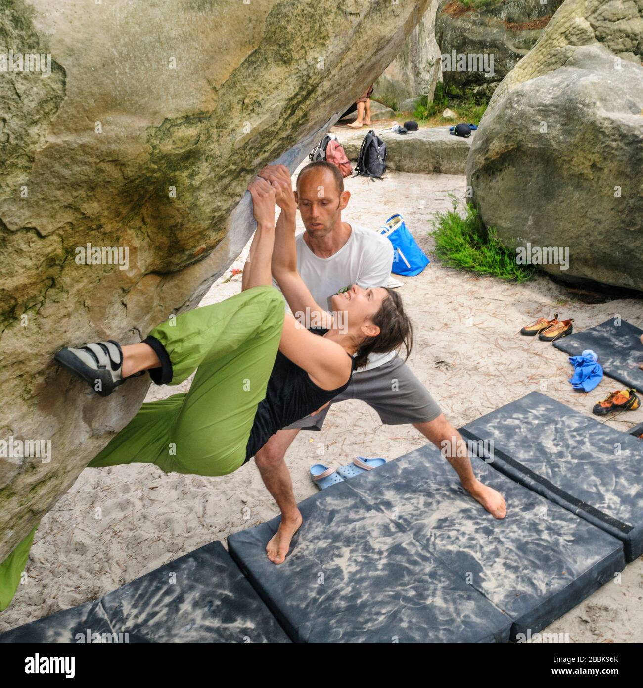 Bouldering at the rocks in the forests of Fontainebleau Stock Photo - Alamy