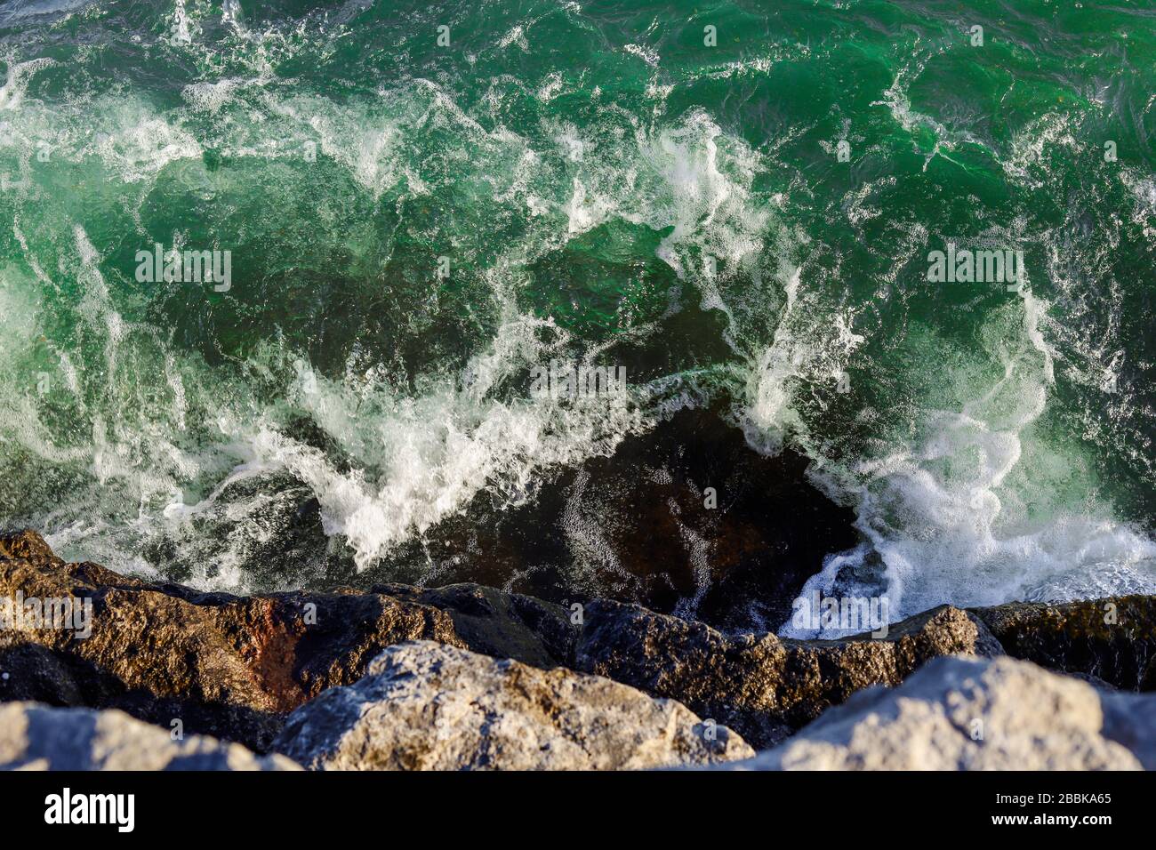 Splash water ocean hi-res stock photography and images - Alamy