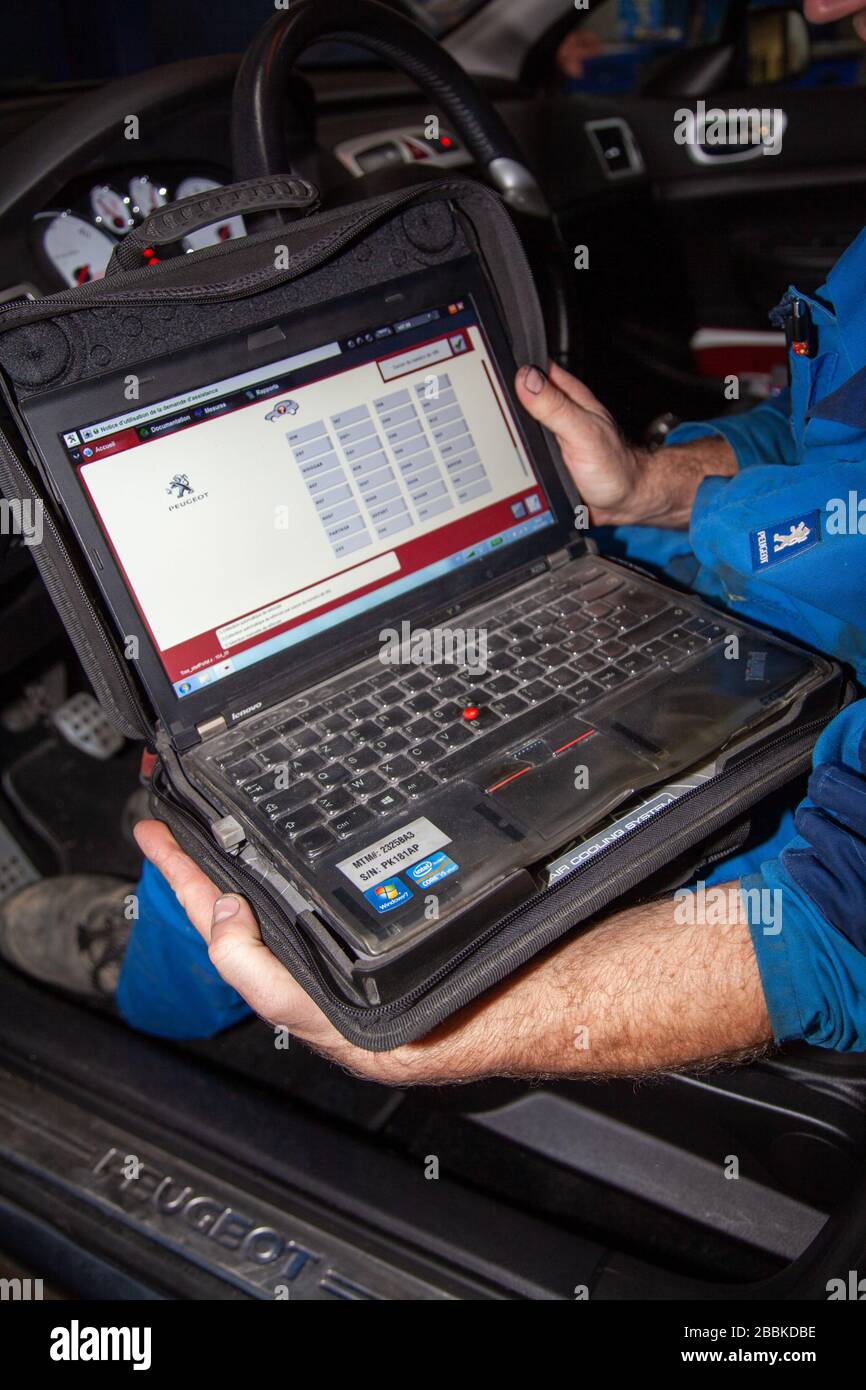 Bordeaux , Aquitaine / France 03 15 2020 peugeot car mechanic