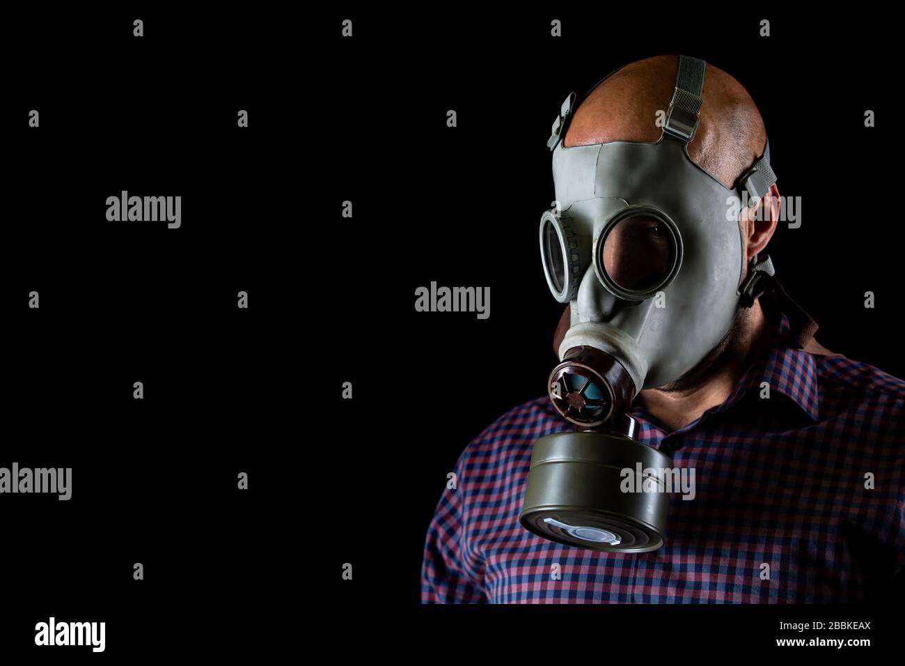 Man wearing gas mask hi-res stock photography and images - Alamy