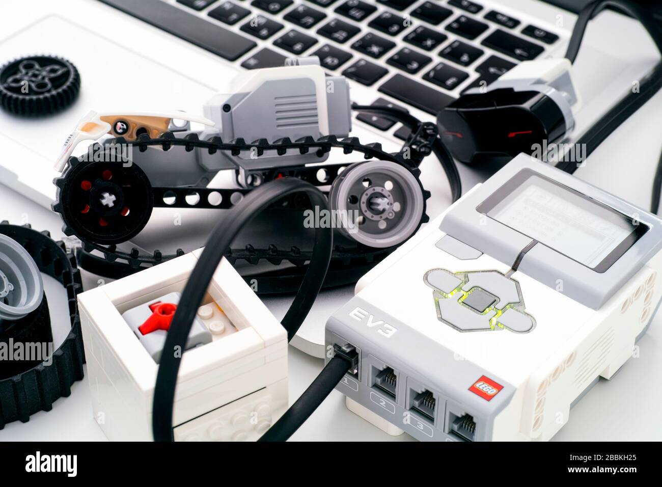 Lego mindstorms ev3 robot hi res stock photography and images Alamy