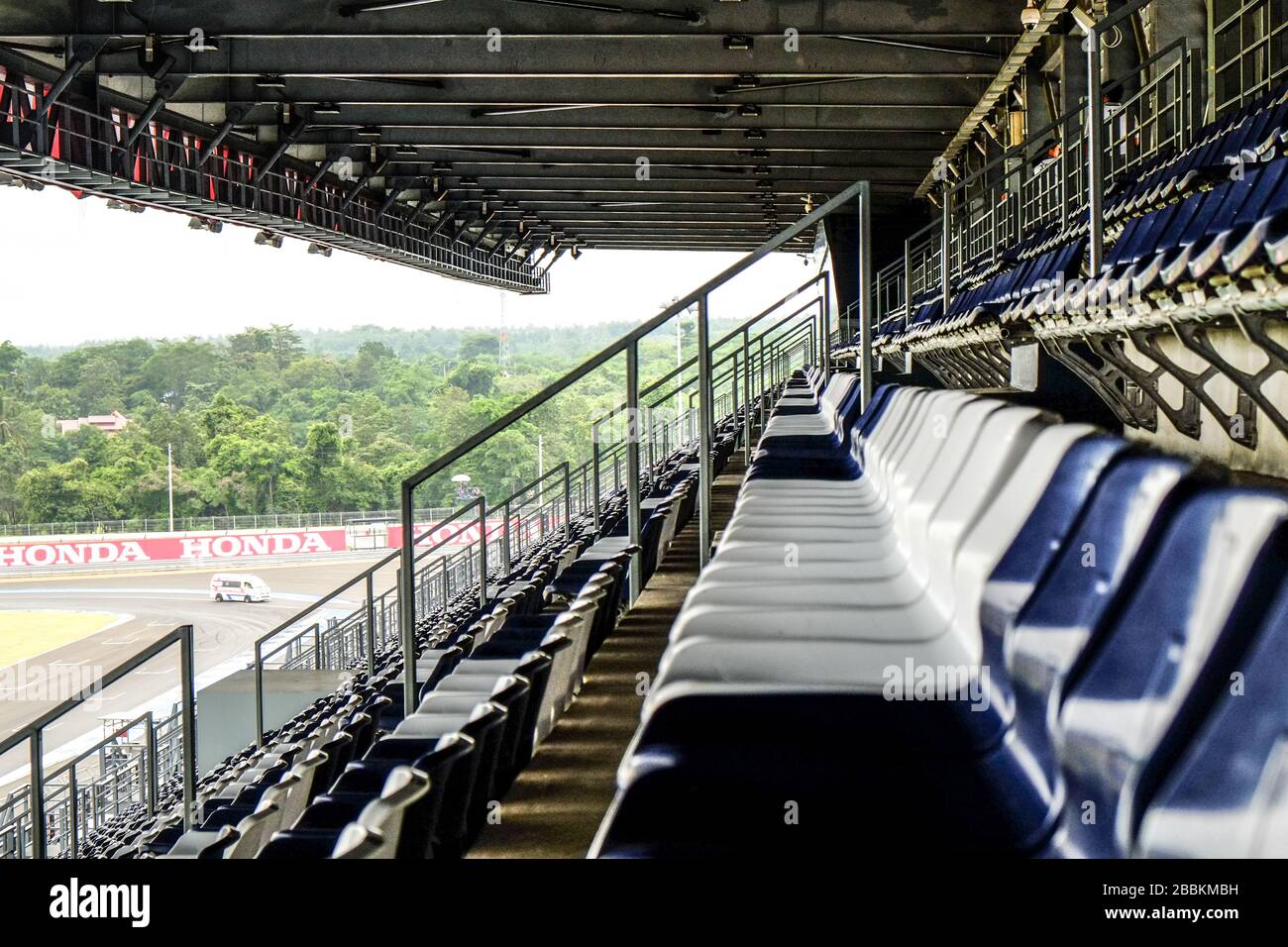 Spectators seated in stands hi-res stock photography and images - Alamy
