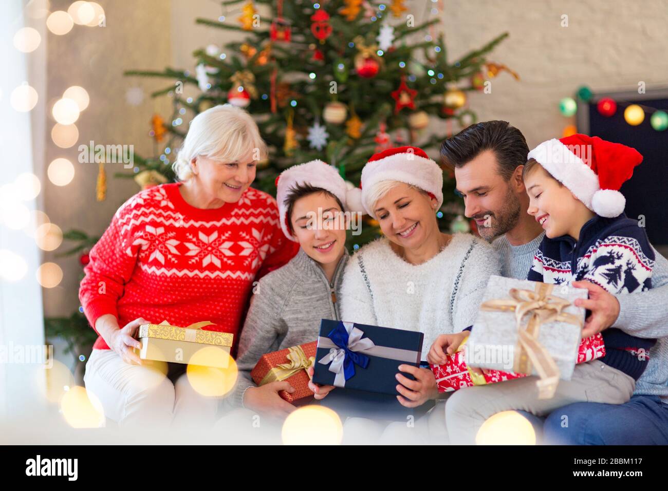 Christmas presents family hi-res stock photography and images - Alamy