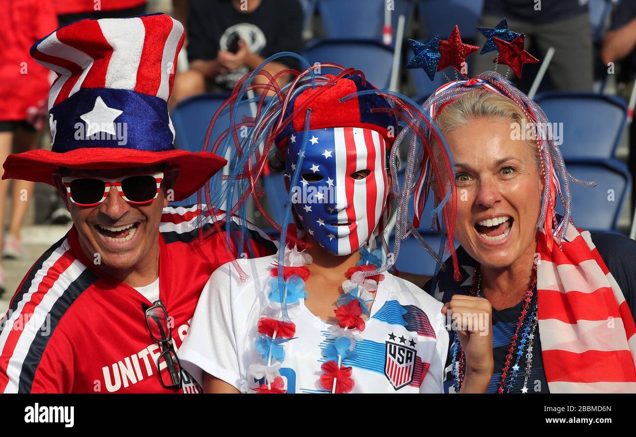 Fans Offering Support Usa fans show their support hi-res stock photography and images - Alamy