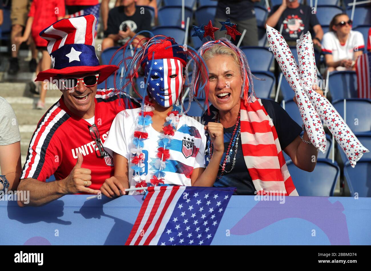Usa fans show their support hi-res stock photography and images - Alamy