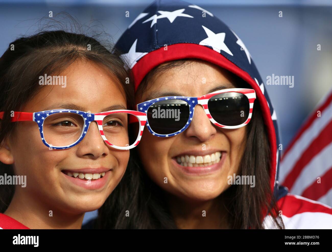 Usa fans show their support hi-res stock photography and images - Alamy