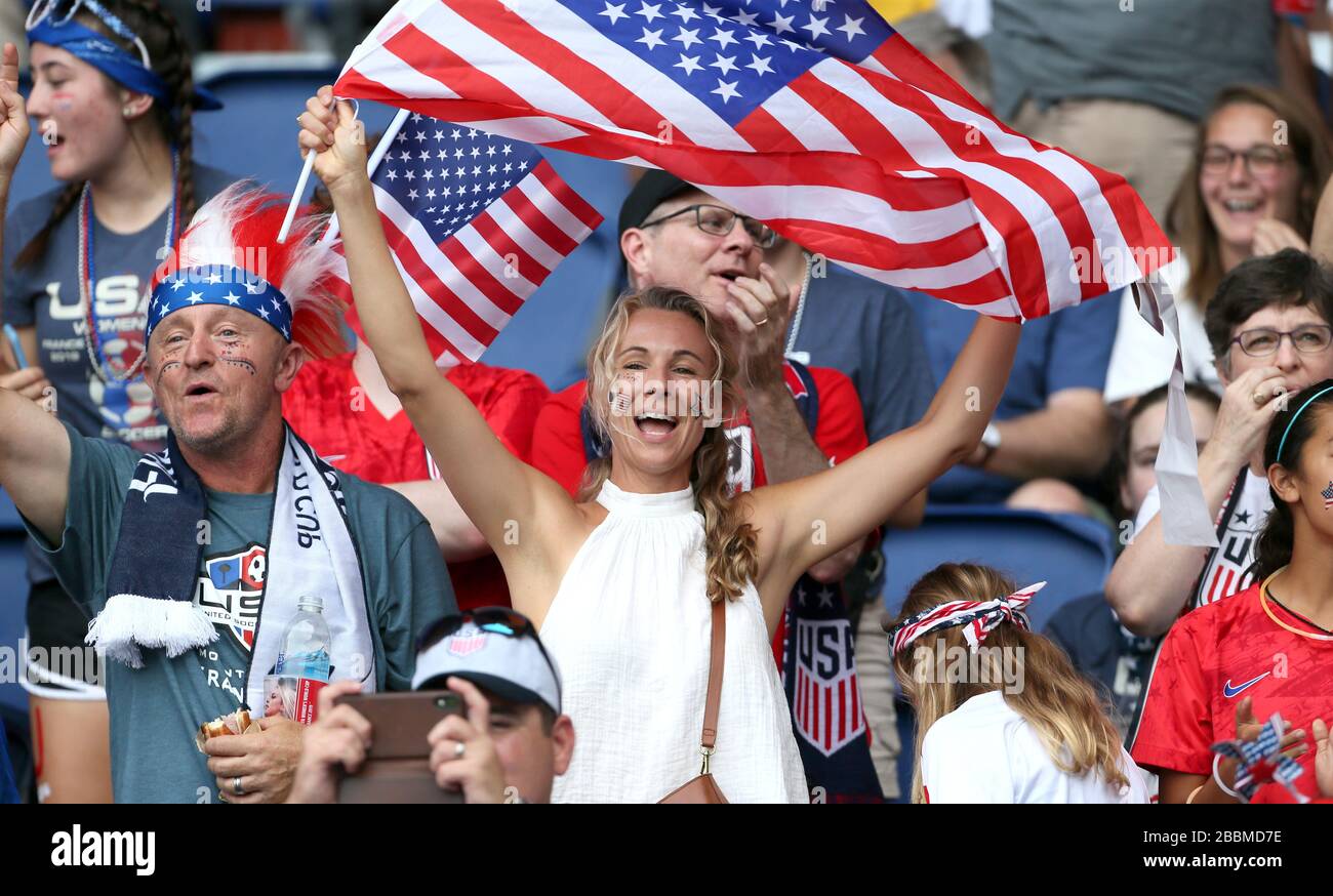Usa fans show their support in the stands hi-res stock photography and ...