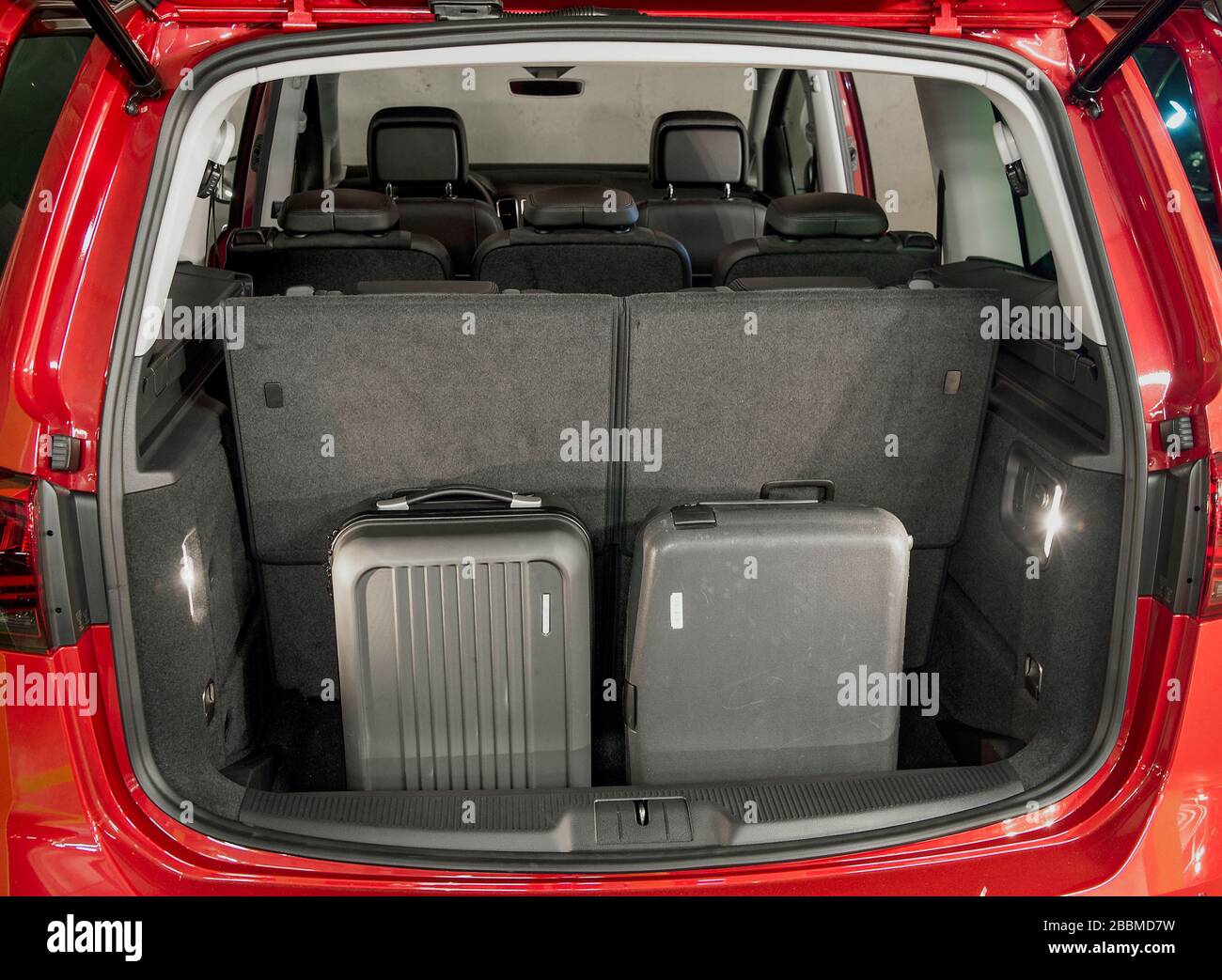 2015 SEAT Alhambra MPV people carrier Stock Photo - Alamy