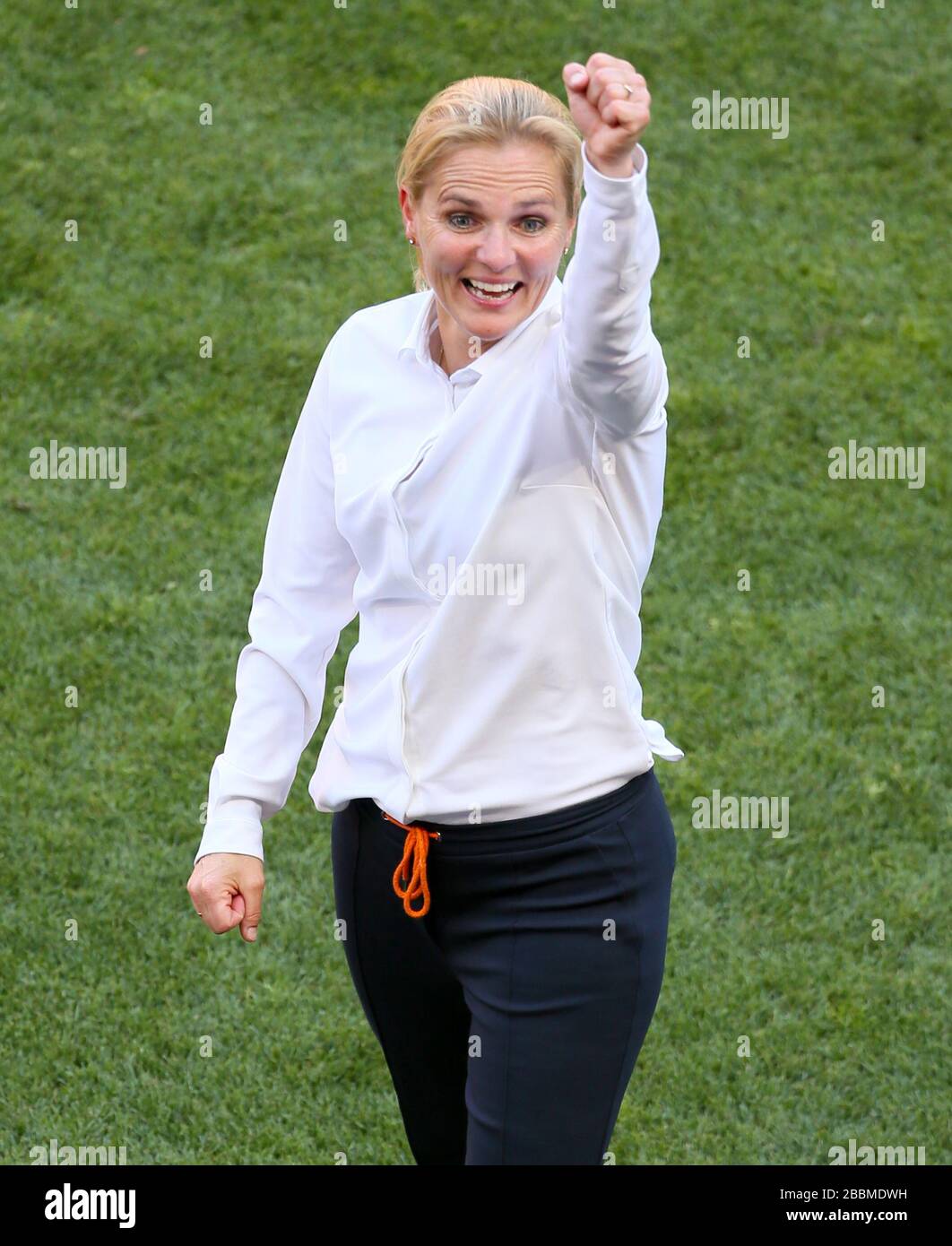 Netherlands head coach Sarina Wiegman celebrates after the final whistle Stock Photo