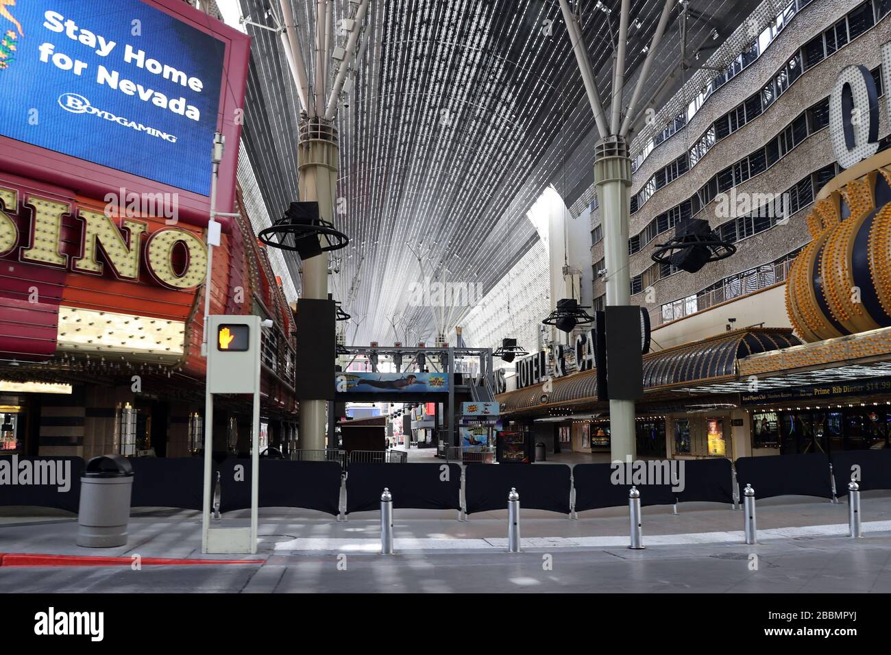 Las Vegas, NV, USA. 31st Mar, 2020. View of the streets of Las Vegas during the coronavirus pandemic in Las Vegas, Nevada on March 31, 2020. Credit: Mpi34/Media Punch/Alamy Live News Stock Photo