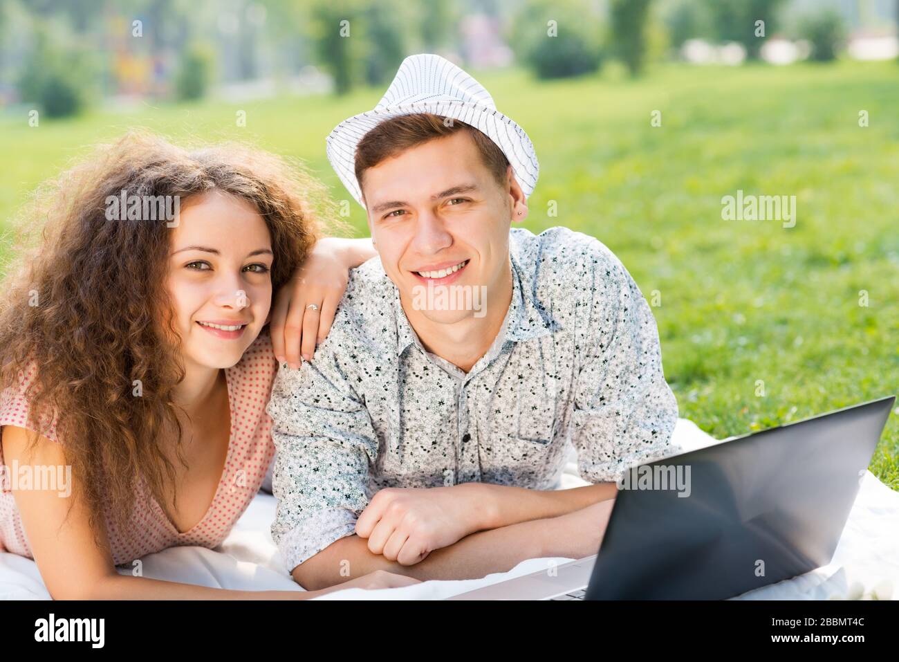 Man Woman Laptop Smiling Lying Happiness Grass Two People High Resolution Stock Photography And Images Alamy