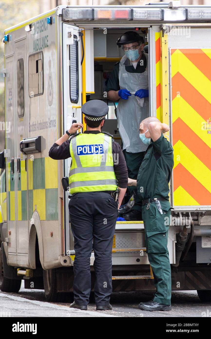 Ambulance personnel hi-res stock photography and images - Alamy