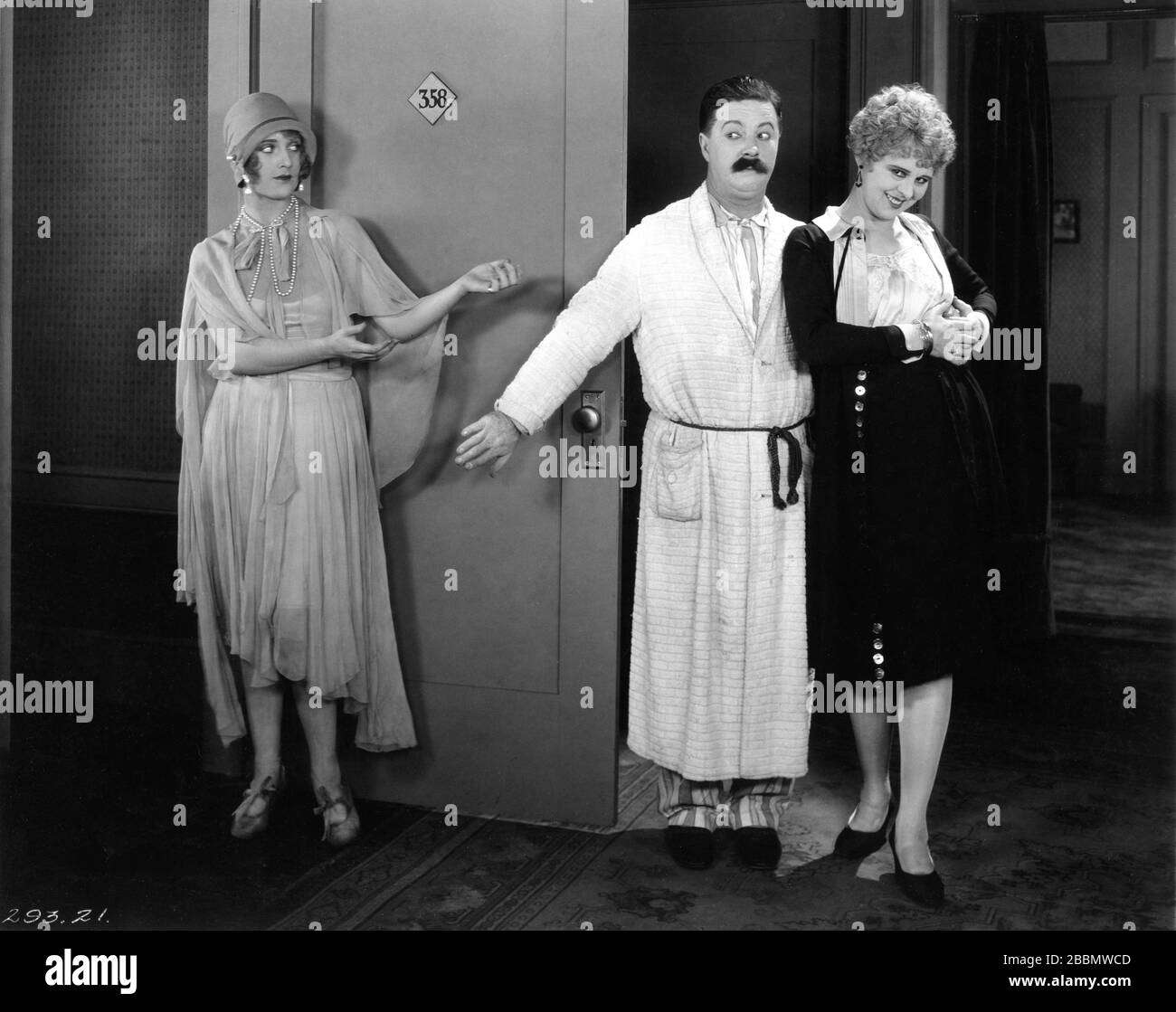 CAROLE LOMBARD BILLY BEVAN and DOT FARLEY in HIS UNLUCKY NIGHT 1928 director HARRY EDWARDS Silent Comedy Short Mack Sennett Comedies / Pathe Exchange Stock Photo