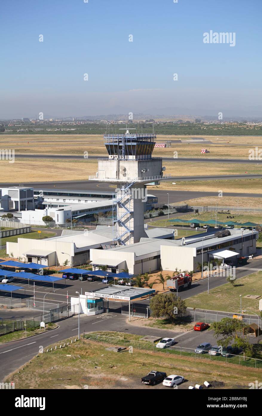 File:Control Tower at Memphis International Airport 2010-09-25 Memphis TN  01.jpg - Wikimedia Commons