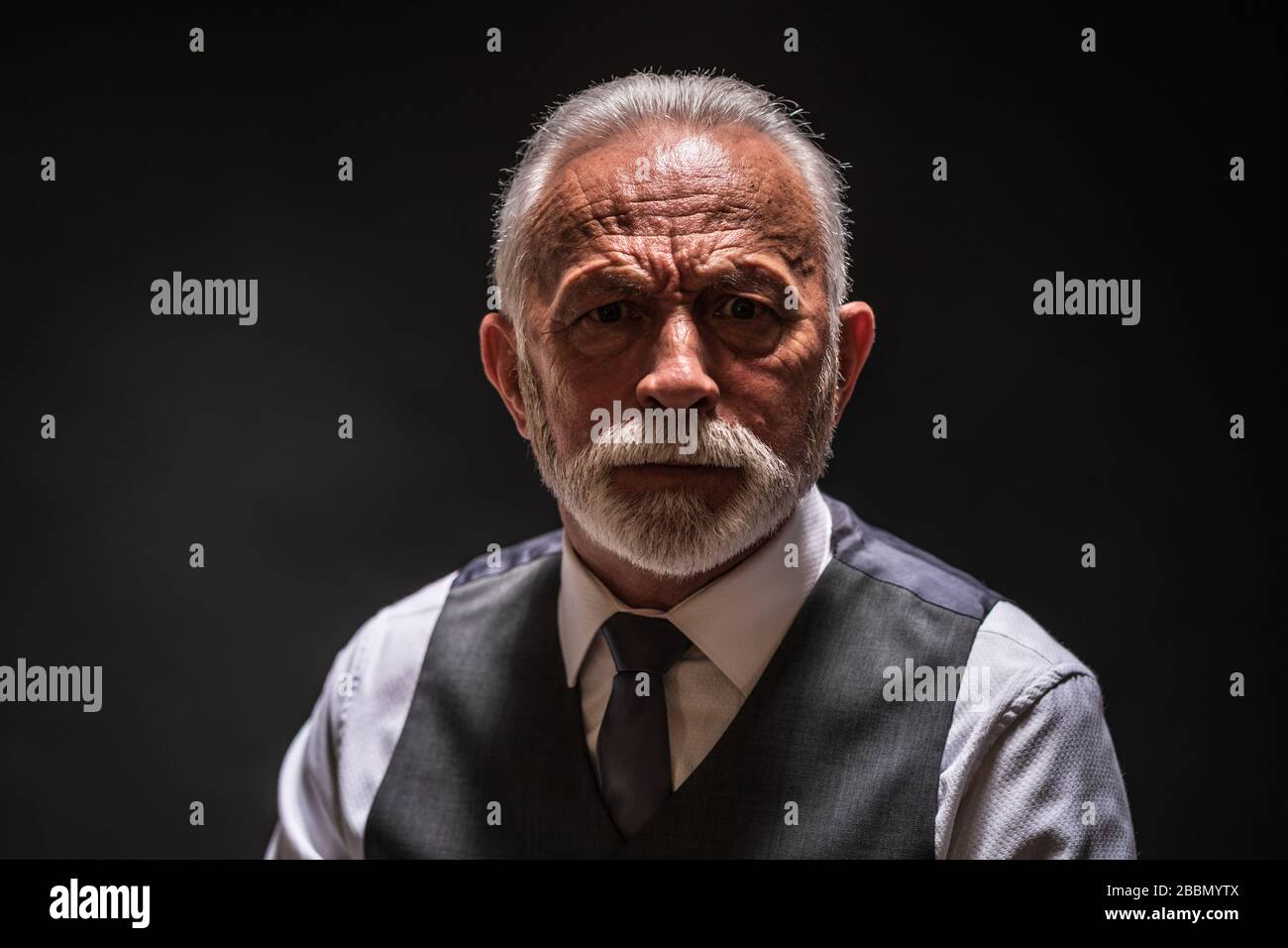 Old man face portrait hi-res stock photography and images - Alamy