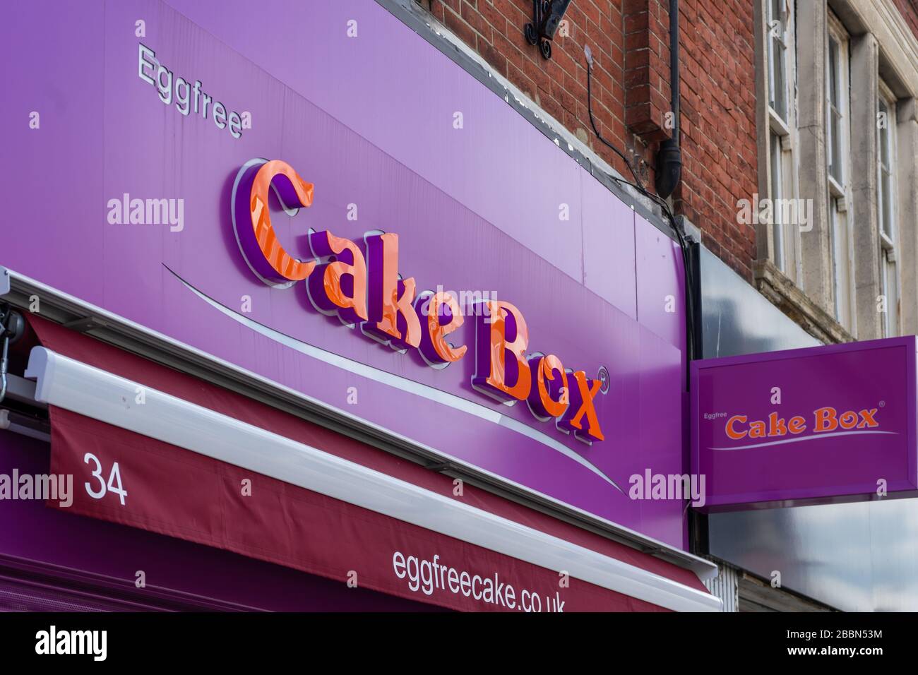 The exterior or facade of an Egg free cake box shop Stock Photo Alamy