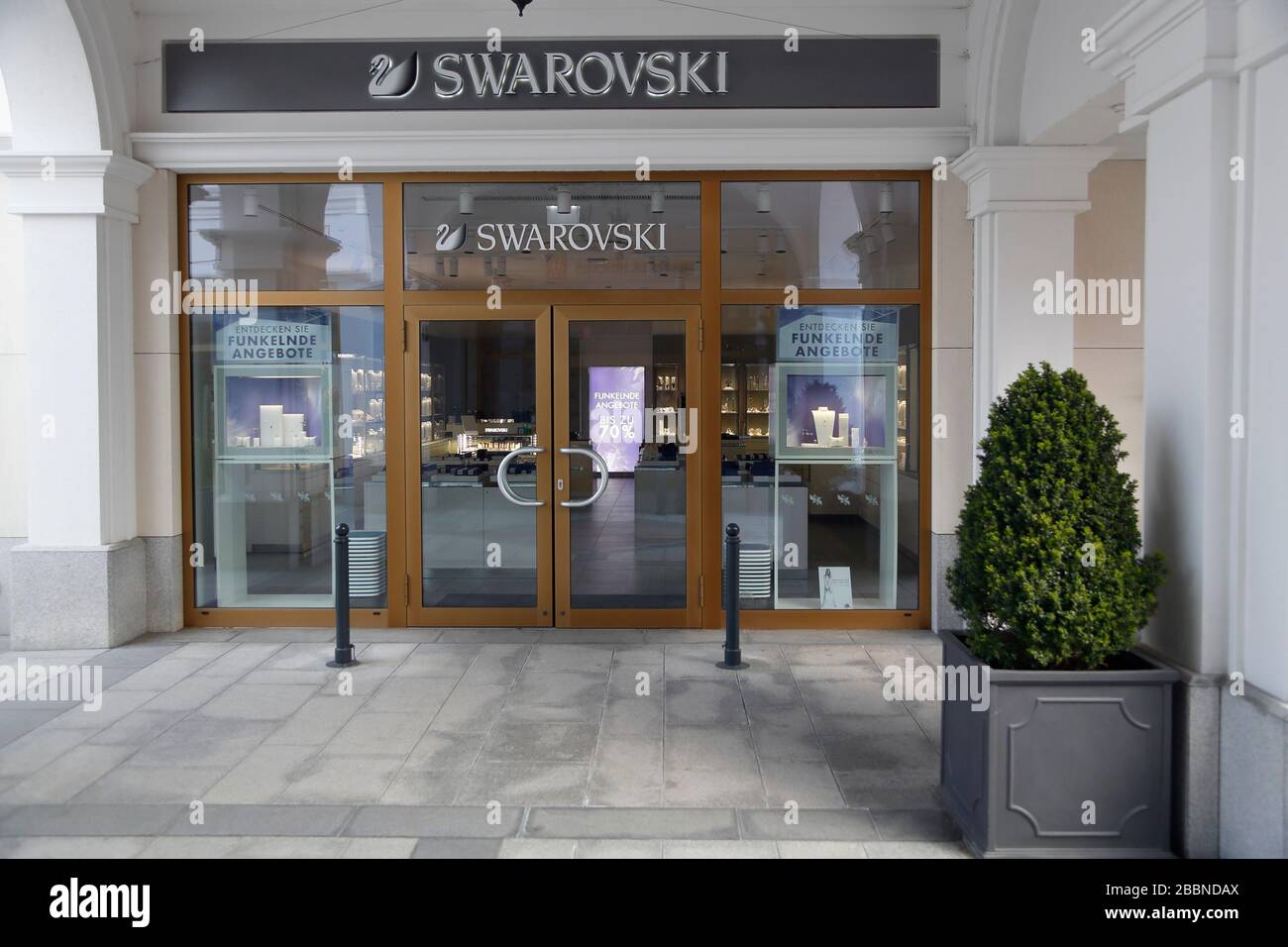 Swarovski Outlet High Resolution Stock Photography and Images - Alamy