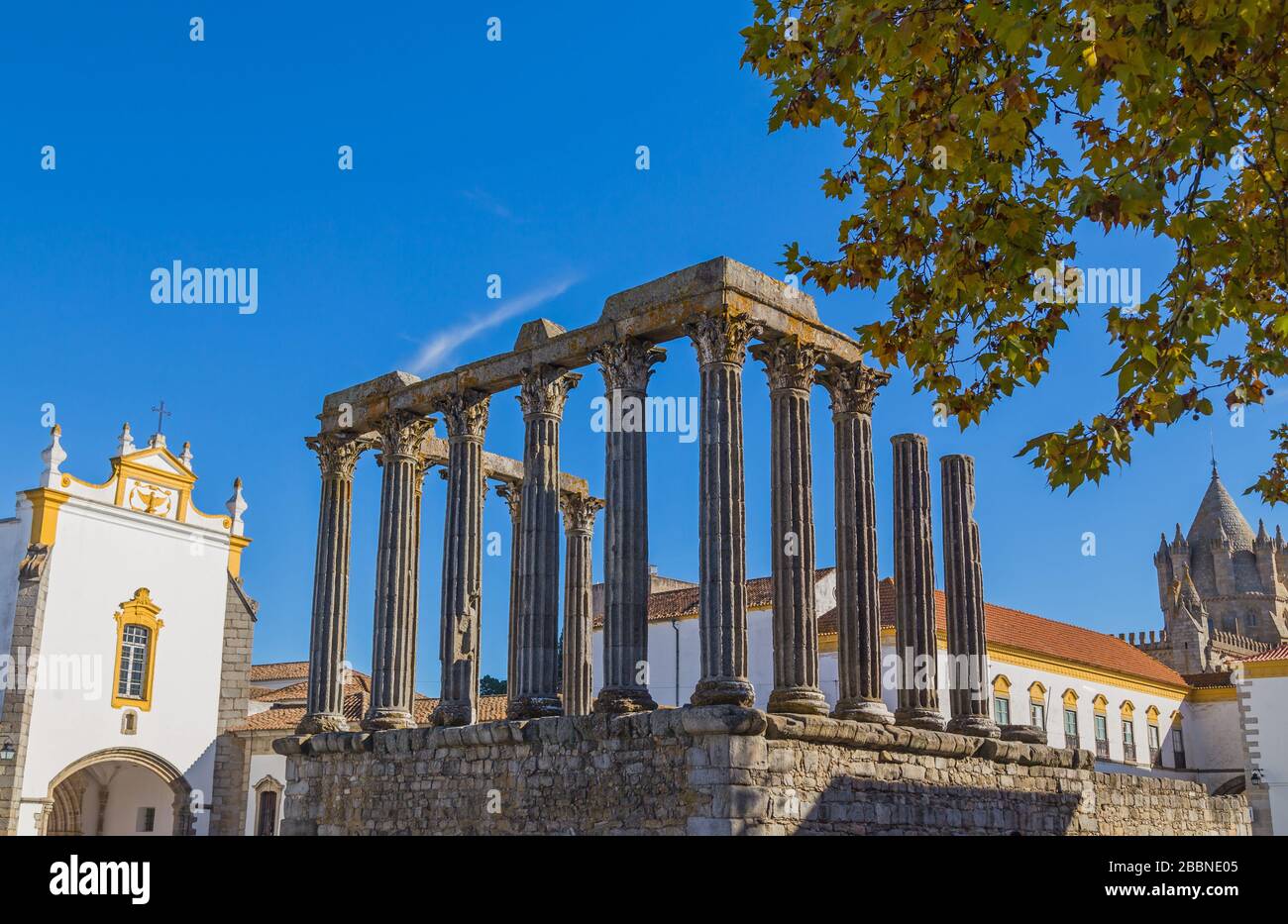 temple-of-diana-the-roman-temple-of-evora-dedicated-to-the-cult-of