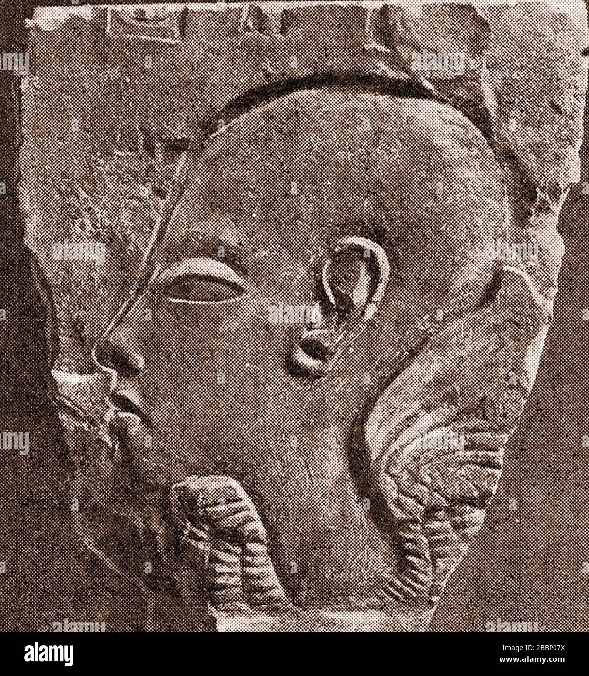 Egyptology -  A 1920 printed image showing  the face of  Akenatun (aka  Amenhotep IV,  Akhenaten  Echnaton ,Akhenaton, Ikhnaton,and Khuenatenas,  depicted on an Egyptian wall fragment Stock Photo