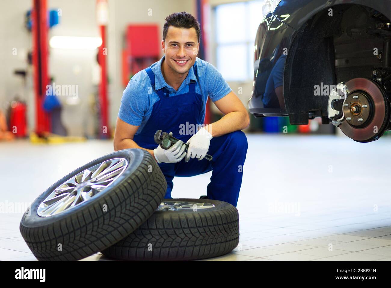 Mechanic working in auto repair shop Stock Photo - Alamy