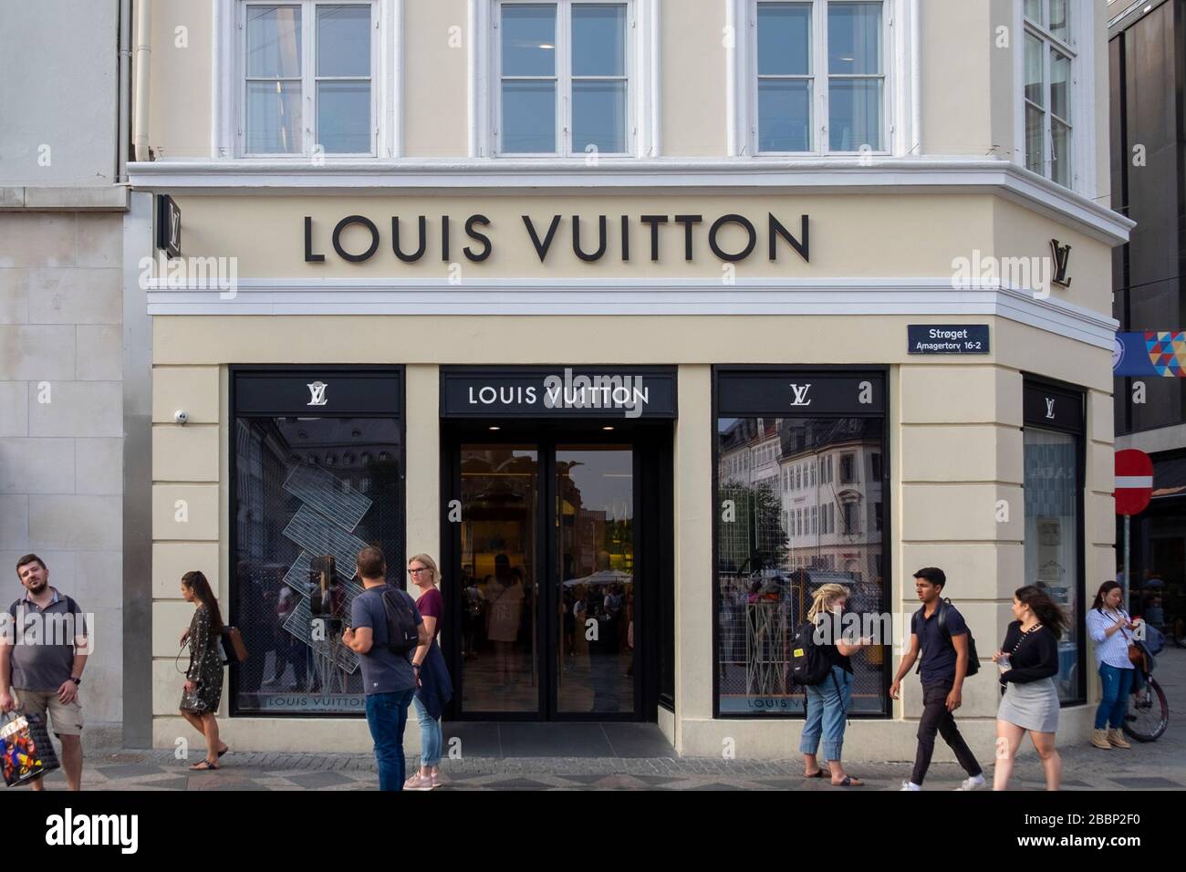 dæmning ventilation ekspedition Louis Vuitton store in Copenhagen, Denmark, Europe Stock Photo - Alamy