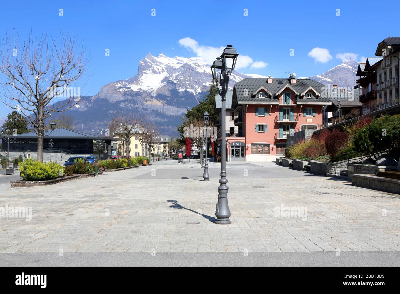 Lampadaire urbain hi-res stock photography and images - Alamy