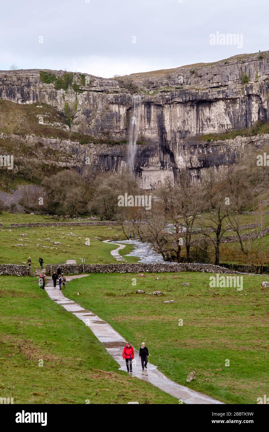 Water flowing over Malham Cove. December 6th 2015, following a period of heavy rain, Malham Cove temporarily becomes the UK's highest free falling waterfall. The 80m high vertical limestone cliff in the heart of the Yorkshire Dales National Park was formed in the last ice age but water has not been seen to cascade from its rim in living memory (See 'additional info') © Ian Wray /Alamy Stock Photo