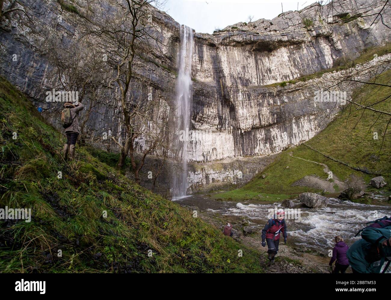 Water flowing over Malham Cove. December 6th 2015, following a period of heavy rain, Malham Cove temporarily becomes the UK's highest free falling waterfall. The 80m high vertical limestone cliff in the heart of the Yorkshire Dales National Park was formed in the last ice age but water has not been seen to cascade from its rim in living memory (See 'additional info') © Ian Wray /Alamy Stock Photo